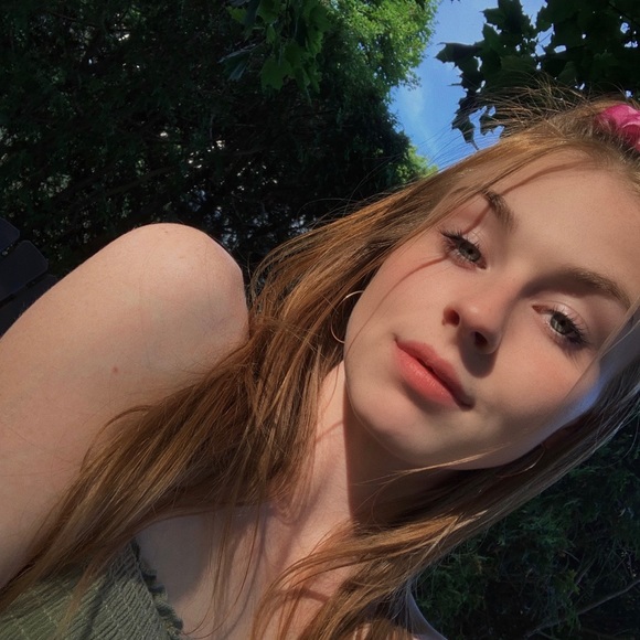 Meet your Posher, Tabitha - Picture 1 of 1